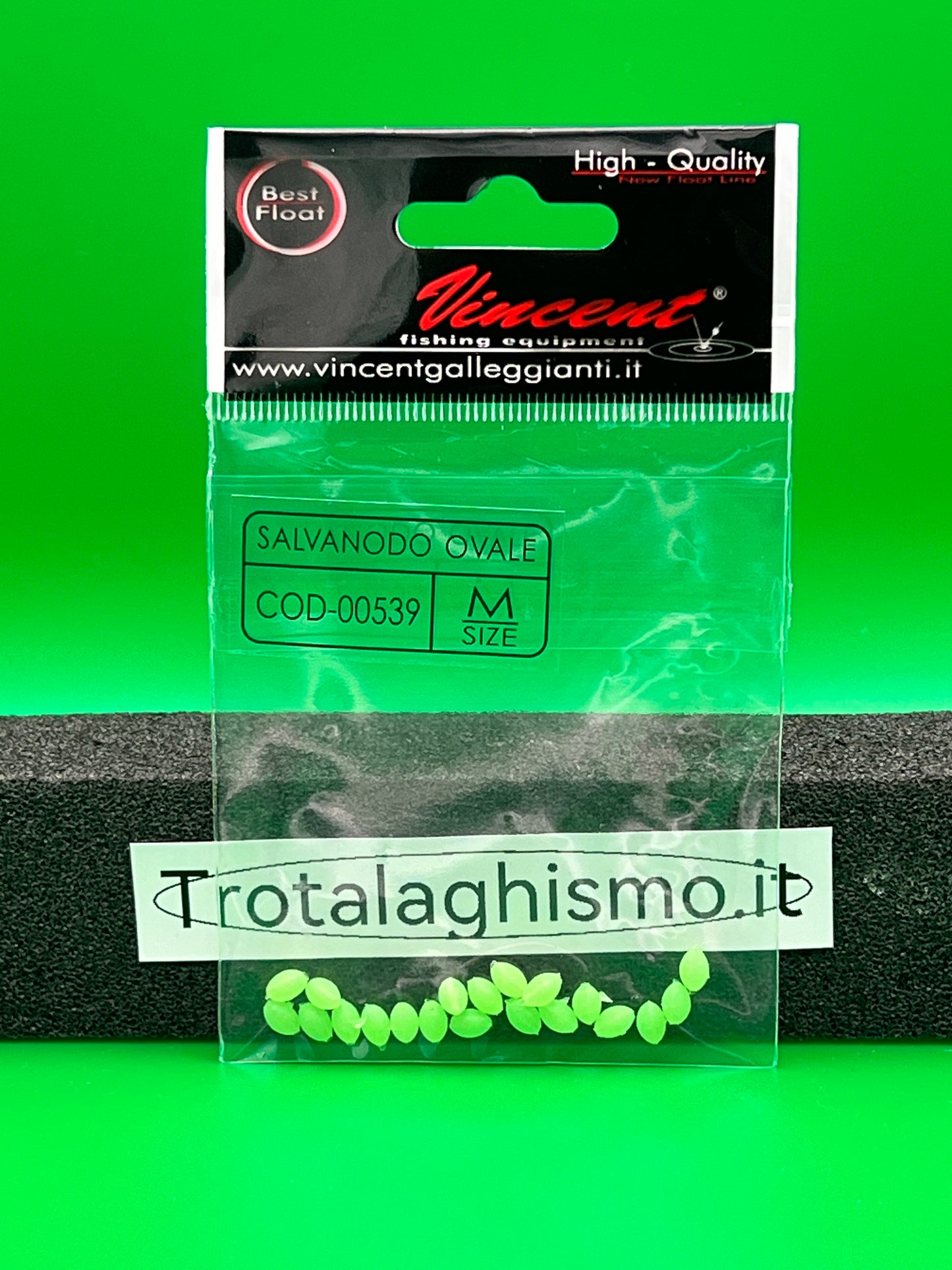 Oval rubbery save knot